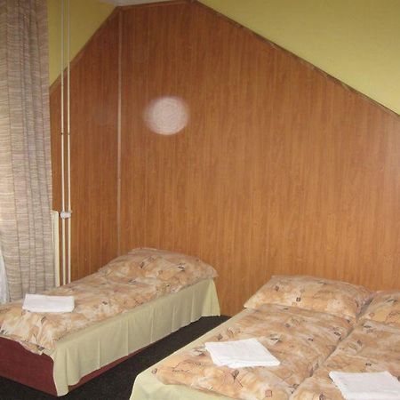 Hotel Reoneo Vernirovice Экстерьер фото
